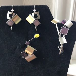 Artistic earnings, bracelets and necklace